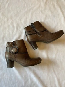 Clarks Artisan Brown High Heel Ankle Boots with Strap Buckle Women's 6.5 booties - Bild 1 von 8