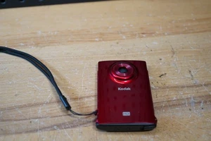 (H) Cámara de Video Kodak Mini HD 720p Funciona 1.8" LCD Modelo Zm2 1.8" LCD ROJO - Imagen 1 de 5