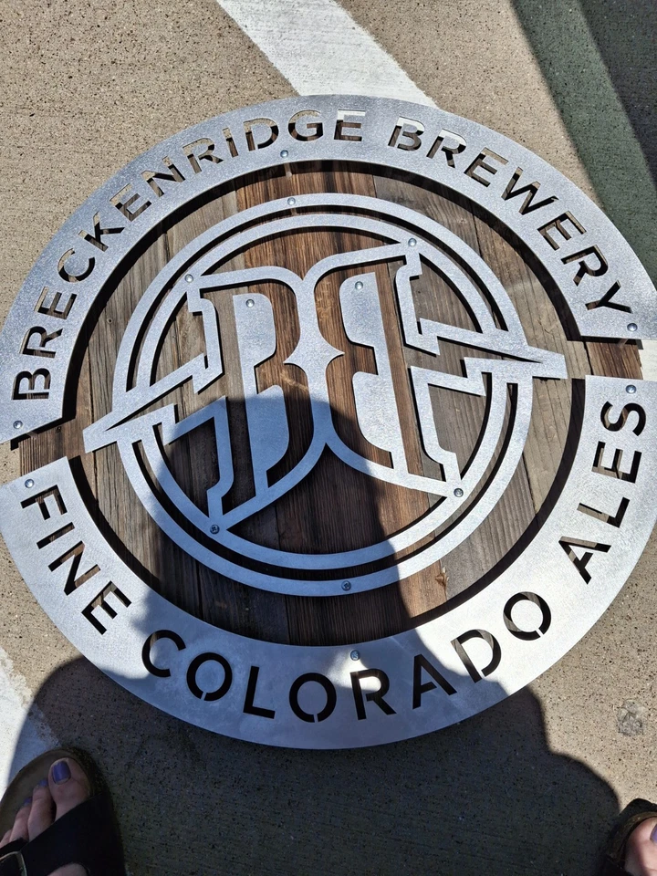 LETRERO PUB de madera y metal hecho a mano realmente genial. ¡PON ALGUNAS LITES detrás del metal y yay! Foto 1 de 1