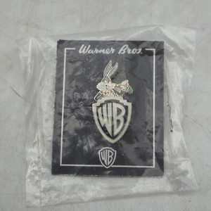 VTG Bugs Bunny Warner Bros Logo Lapel Pin Studio Store Looney Tunes 2003 NOS - Picture 1 of 6
