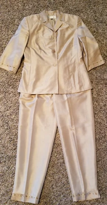 Conjunto de traje pantalón forrado de seda beige Travis Ayers para mujer talla 8 Foto 1 de 4
