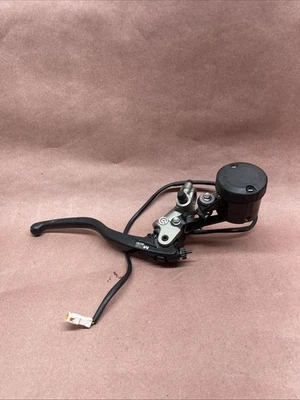 Tanque de alavanca de cilindro mestre de freio dianteiro Triumph Street Triple RS 765 2018-2020 - Imagem 1 de 4