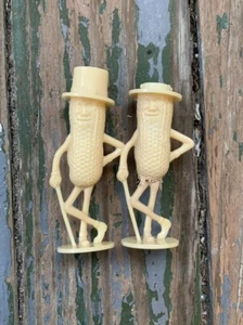 Vintage Planters Salt And Pepper Advertising Mr Peanut 1 COMPLETE 1 DAMAGED - Picture 1 of 8