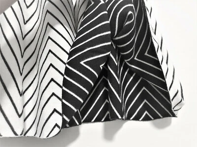  Exklusiver Guess Strickrock + 2 Röcke in einem + 2-fach tragbar weiß-schwarz - Bild 1 von 4