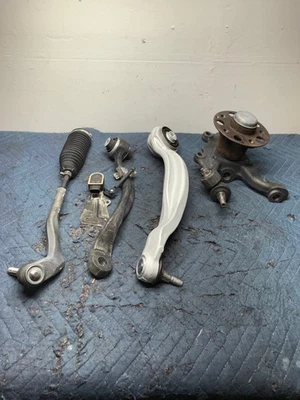 W218 2012 Mercedes CLS63 AMG Front Right Upper & Lower Control Arm set 4 Pcs - Image 1 of 4