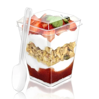 Paquete de 50 tazas de desierto de 5 oz con tapas y cucharas tazas de plástico Parfait ideales para Foto 1 de 4