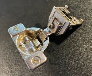 Bisagra de gabinete MEPLA 9M con placa base personalizada 348.258.00.32 - NUEVA - Imagen 1 de 13