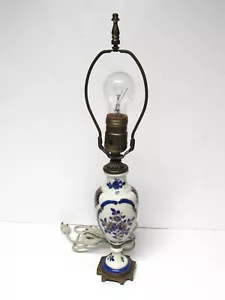 Boudoir Lampe französisches Porzellan Künstler signiert blau weiß gold Vintage handbemalt - Bild 1 von 11