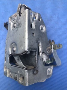 1971 72 73 4 CUDA CHALLENGER DOOR LATCH MECANISM SIDE DRIVER LEFT ROD SCREWS - Picture 1 of 10