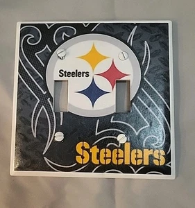 PITTSBURGH STEELERS EQUIPO DE FÚTBOL DOBLE LUZ 5"X5" INTERRUPTOR PLACA DE PARED CUBIERTA - Imagen 1 de 2