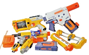Nerf Gun Konvolut, mehrere Waffen, Aufsätze, Magazine....gebraucht  - Bild 1 von 10