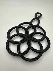 Cast Iron VTG Floral Design Footed Trivet Farmhouse Rustic Decor - Picture 1 of 4
