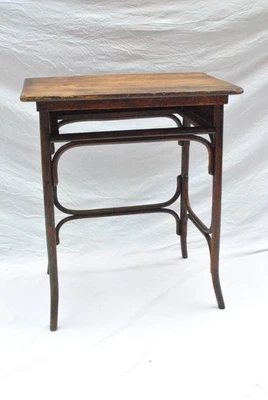 Raro Tavolino in Legno Curvato anni '20 Thonet - Immagine 1 di 4