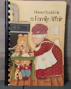 Home Cookin' is a Family Affair Cookbook Carolyn Kalb Family Recipes 1990 - Imagen 1 de 7
