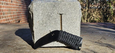 Cuchillo con cabeza de cuervo/pájaro hecho a mano Foto 1 de 2