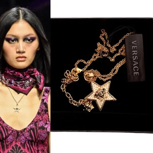 NUEVO $595 VERSACE RUNWAY Tono Dorado Latón CRISTAL MEDUSA PAVÉ COLLAR ESTRELLA ENCANTO - Imagen 1 de 17