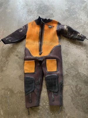 DUI - Hot Water Suit size XLR - Image 1 of 3
