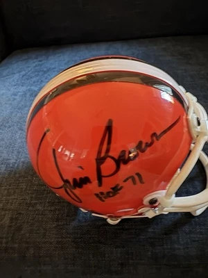 Mini casco de fútbol americano autografiado por Jim Brown Riddell patio 1971 Foto 1 de 4