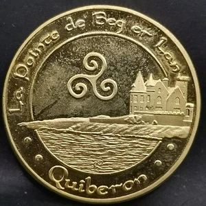 JETON PRUNE 31mm BRETAGNE QUIBERON LA POINTE DE BEG ER LAN / TRISKELE - Picture 1 of 2