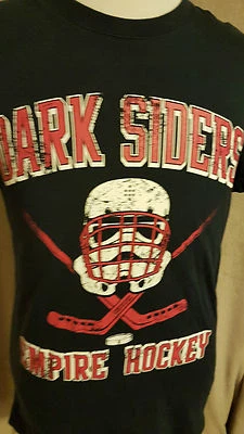 Camiseta Masculina CHUNK 'Empire Hockey' Tamanho: Pequena MUITO BOM Estado - Imagem 1 de 4