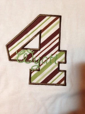 Camiseta blanca personalizada boutique niños 4 años monograma "Wyatt" Foto 1 de 3