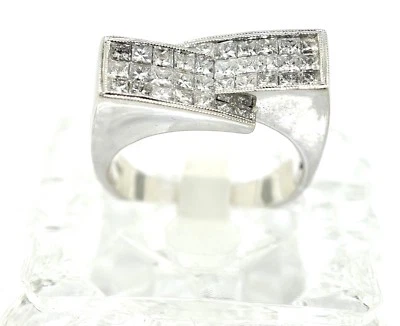 Anillo de oro blanco de 18k y diamantes talla princesa. Talla 7 Foto 1 de 4