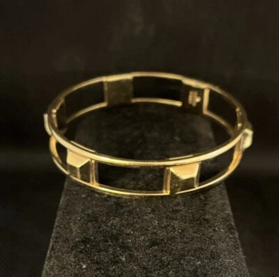 (T1245) Brazalete Brazalete Modernista Tono Dorado Trina Turk Recorte en Bloque Elevado Foto 1 de 3