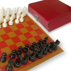 Juego de ajedrez estrella marca vintage tablero magnético de viaje y estuche de cuero rojo - Imagen 1 de 16