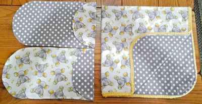 Manta de bebé de franela de doble cara hecha a mano con dulces elefantes y paños para eructar Foto 1 de 4