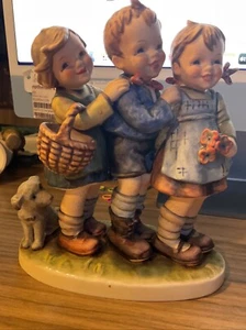 FOLLOW THE LEADER #369 Goebel M.I. Hummel 1964~7" Tall - Picture 1 of 3