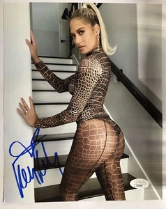 WWE Kelly Kelly Signed 8x10 Photo (JSA Authenticated) - Picture 1 of 2