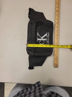 Riñonera negra de viaje Calvin Klein unisex para hombre mujer Foto 1 de 3