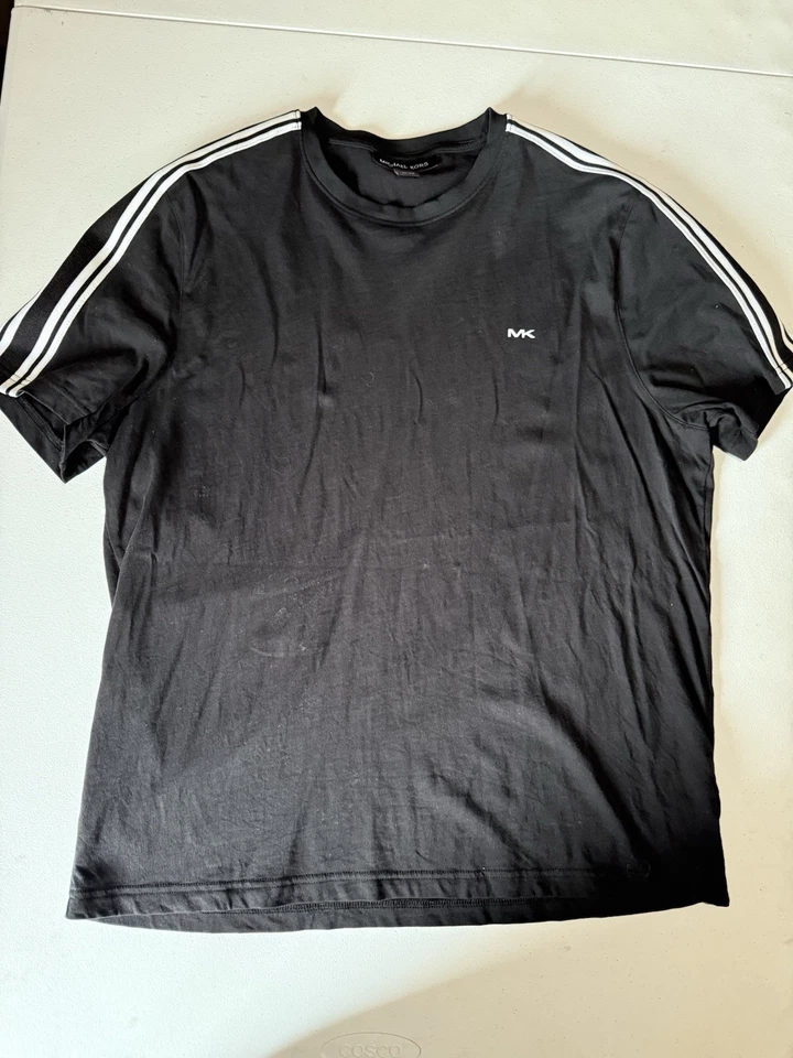 Camiseta Michael Kors Hombre Color Negro Talla Grande. Rayas en los hombros Foto 1 de 4