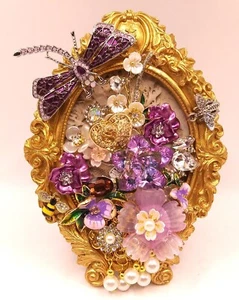 ARTE DE JOYERÍA - Hermosos diamantes de imitación, perlas de imitación, flores esmaltadas, corazón tono dorado - Imagen 1 de 7