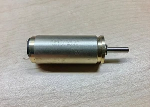 Schweizer Qualität FAULHABER MINIMOTOR SA 12V DC +900:1 Getriebe = 17 U/min Leistung. NOS - Bild 1 von 4