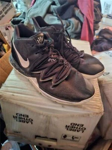 Nike Jordan Kyrie 5 GS Basketball Sneakers AQ2456-901 Black Magic Sz 7Y - Picture 1 of 5