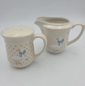 Vintage Keramik Steinzeug Zimt Zuckerstreuer und Milchkännchen Gans blaues Band  - Bild 1 von 7