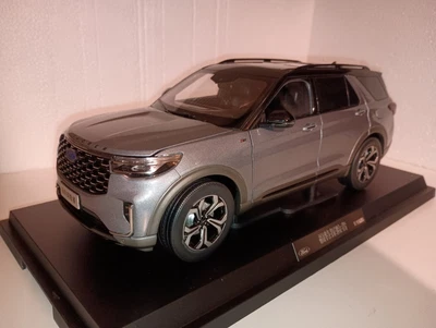 1:18 Scale Ford Explorer Grey  - Image 1 of 4