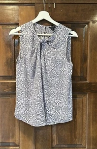 NWT Ann Taylor Factory Sleeveless Blouse Top Size XS Navy White Geometric Print - Picture 1 of 6