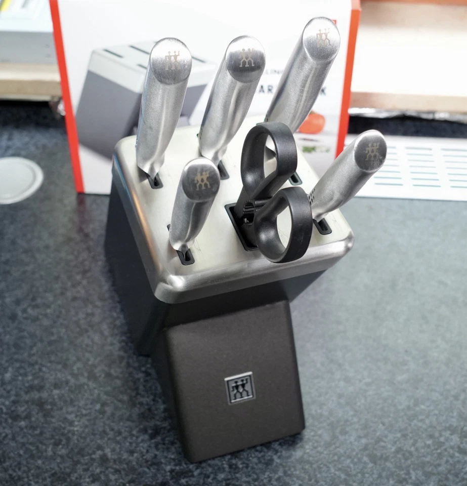 Zwilling, selbstschärfender Messerblock „Profile“ mit 5 Messern u. Schere -Neu- - Bild 1 von 4