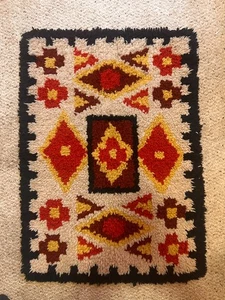Vintage 1970’s Southwestern Latch Hook Rug / Wall Hanging [Approx. 18 x 26] - Picture 1 of 8