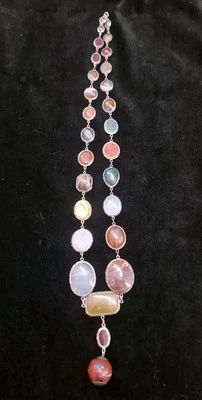 Collana In Argento Con Camei Antichi E Pietre Dure. - Immagine 1 di 4