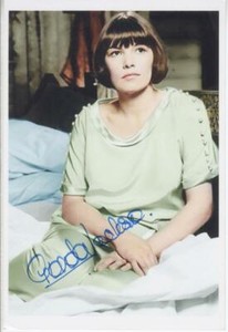 GLENDA JACKSON-ORIGINAL AUTOGRAPHED PHOTO-ACADEMY AWARD WINNER