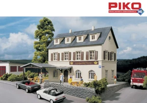 Piko 61830 scala H0 corona locanda di campagna, kit 194 x 160 x 120 mm - Foto 1 di 1