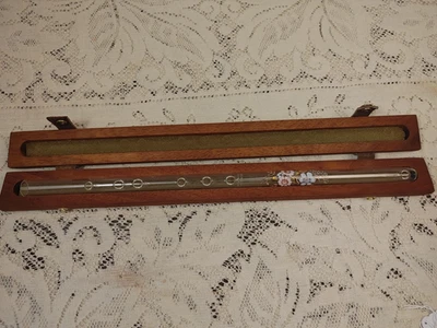 Flauta de cristal HALL llave desconocida clemátide rosa con estuche de madera.  Hecho en Estados Unidos Foto 1 de 4