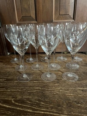 12 nuevas copas de vino Artland hechas a mano con incrustación de remolino dorado. Foto 1 de 4