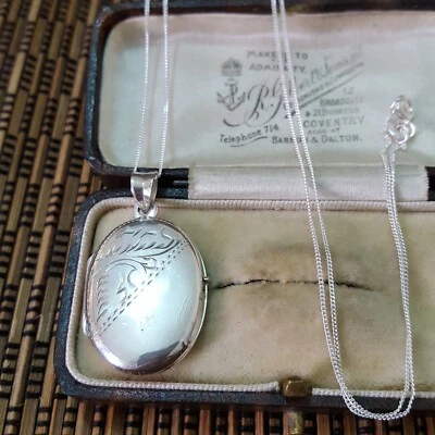 Vintage 925 Sterling Silver Necklace, Vintage Locket, Retro Locket, Foliage  - Image 1 of 4