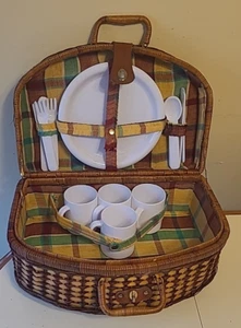 WICKER PICNIC BASKET With Accessories by Sun Country (e7) - Picture 1 of 19