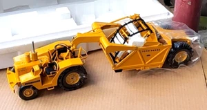 Reuhl 1:24 Scale John Deere 840 Diesel + 400 Scraper Diecast Model NIB - Picture 1 of 12