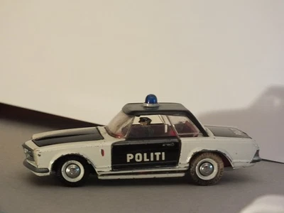 Tekno DK 932 Mercedes 230SL POLITI 1/43 piccoli difetti (foto) - Immagine 1 di 4